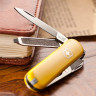 Нож-брелок VICTORINOX Classic SD 0.6223.8, жёлтый